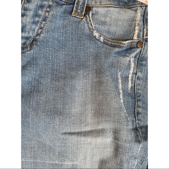 Denim Capris ☀️ - Picture 5 of 5